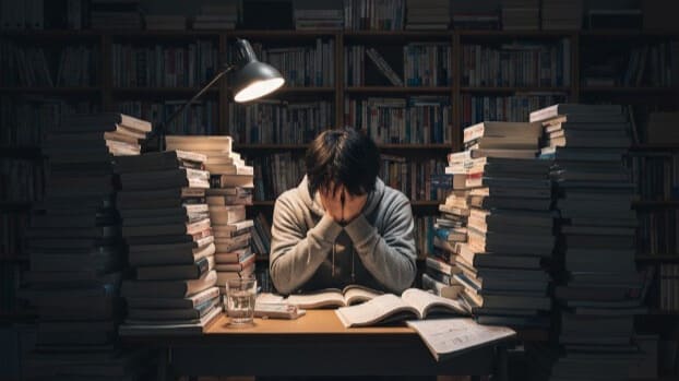 大学受験のプレッシャーと体調不良で、勉強に悩む高校生。