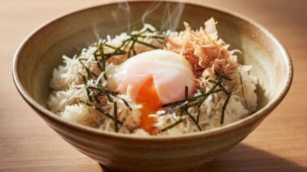 逆流性食道炎の方にもおすすめできる、安全で美味しそうな「温泉卵丼」。